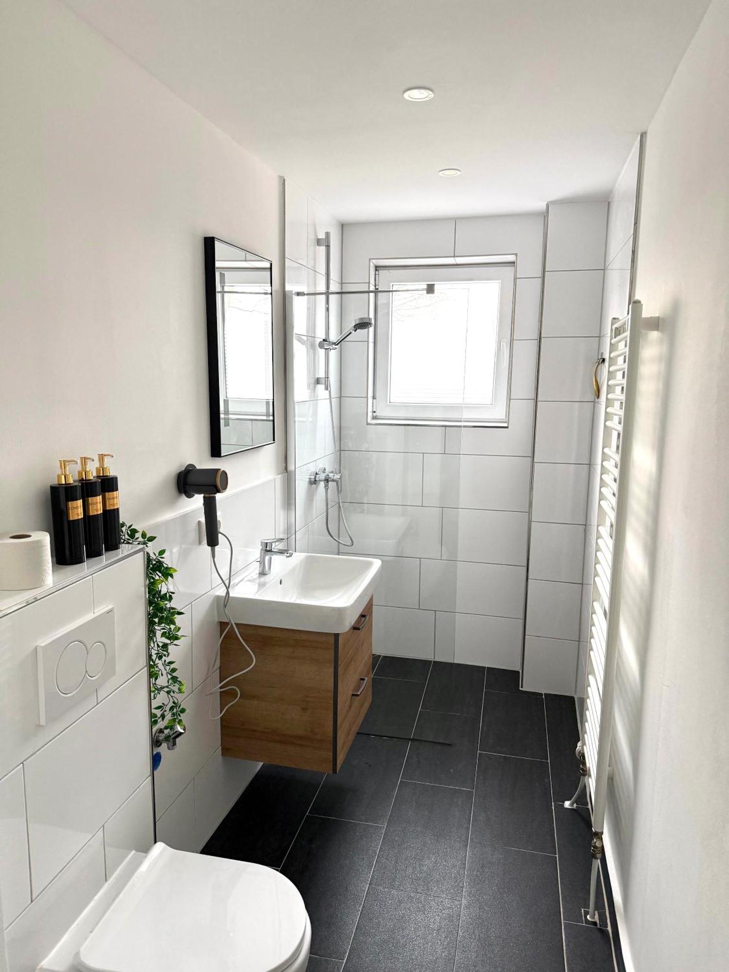 Yay - 65M2 Apartment Am Bahnhof - Smart Tv - Internet - Kaffee - Waschmaschine - Trockner Muehldorf am Inn Ngoại thất bức ảnh